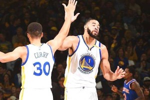  双塔组合发威，内线统治力无人能挡