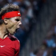  雨中激战考验意志，德约险胜晋级决赛