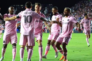  哥伦比亚锋线双煞联手破纪录