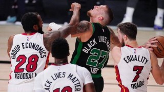  塔图姆末节爆发绿军加时险胜雄鹿