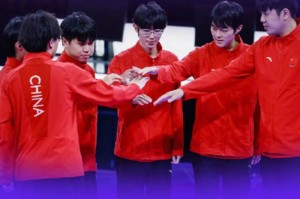  电竞选手刻苦训练备战国际大赛