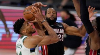  保罗双误葬送好局，痛失赛点遭对手逆转