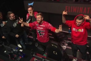  电竞赛场惊心动魄上演绝地反击