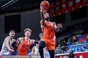  上海久事双外援合璧击败深圳马可波罗