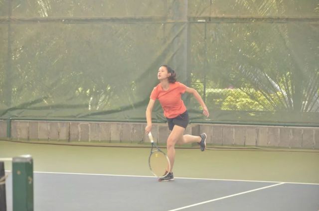  高校网球联赛激战正酣，学霸选手兼顾学业训练