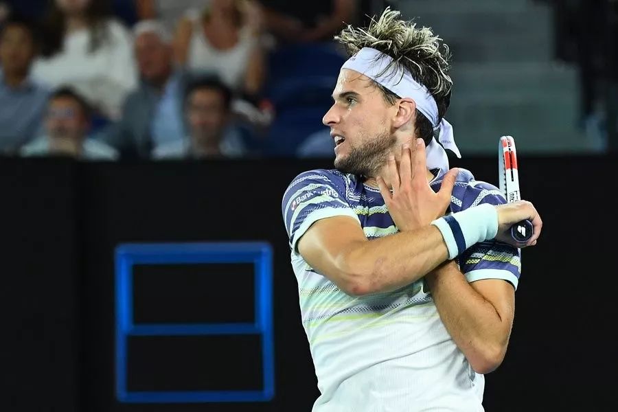  网坛老将宝刀未老，瓦林卡逆转进四强