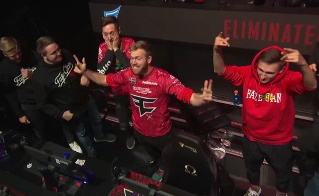  电竞赛场惊心动魄上演绝地反击