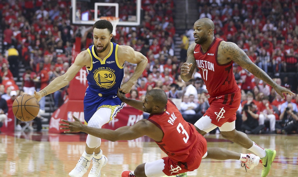  勇士库里三分如雨浇灭火箭反击