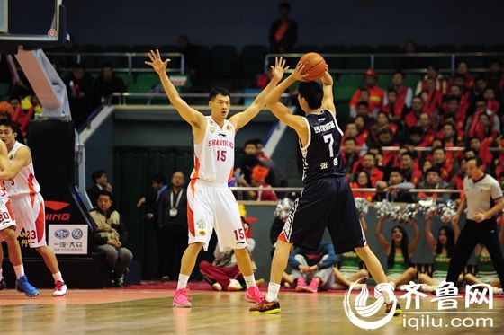  深圳马可波罗失误连连，不敌山东高速男篮
