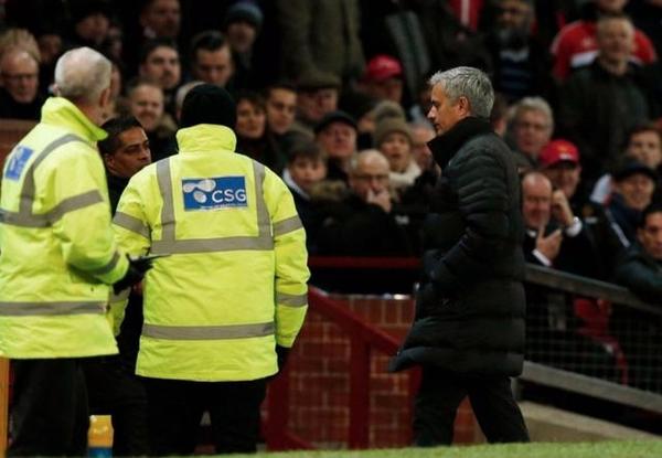  足坛名宿观战，现场指导激励士气