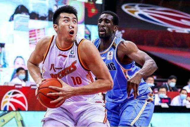  新秀控卫首秀惊艳，关键抢断锁定胜局